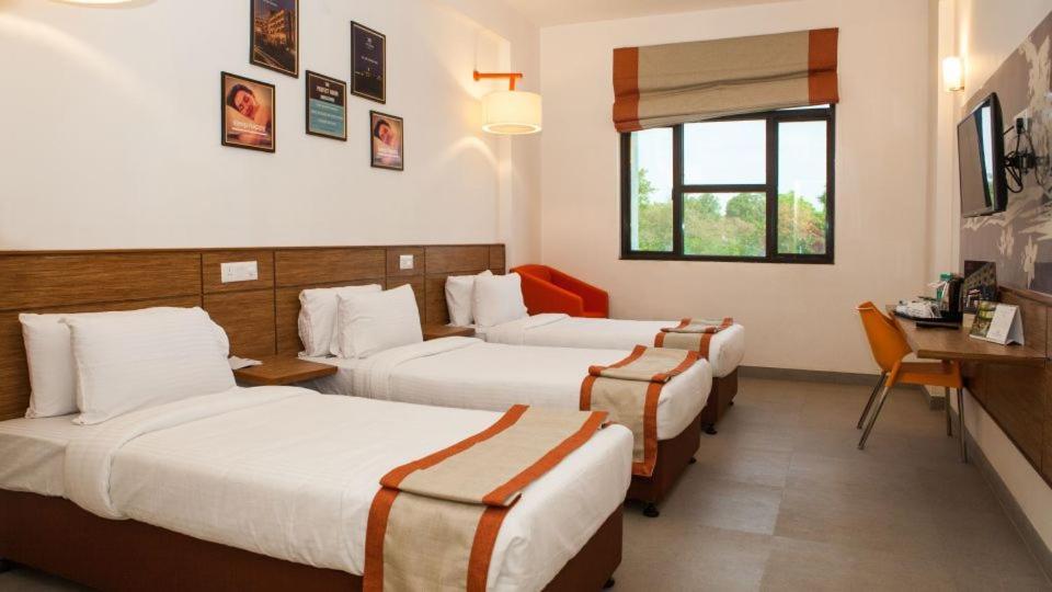 Max Hotels Jabalpur Exterior photo